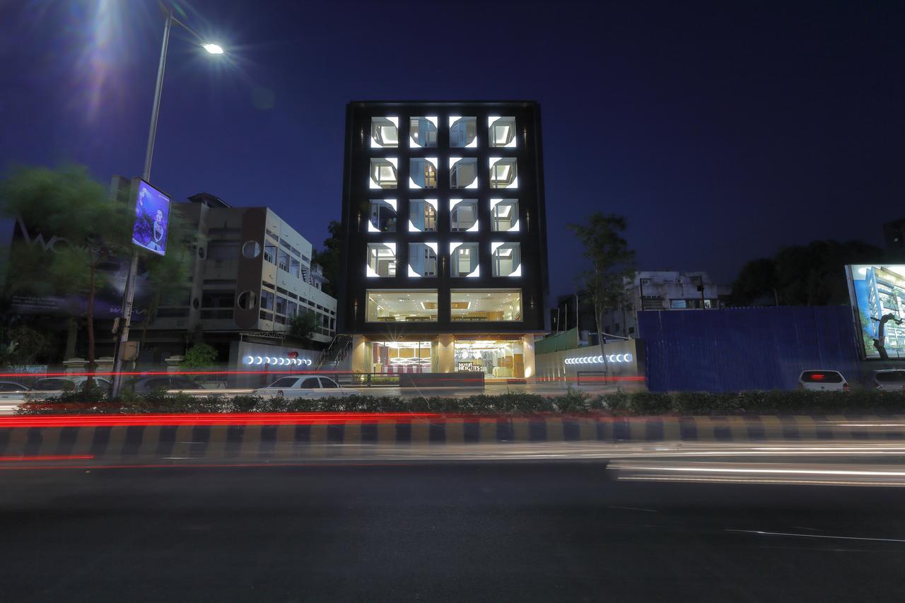 אחמדאבאד Hotel Silver Heights מראה חיצוני תמונה