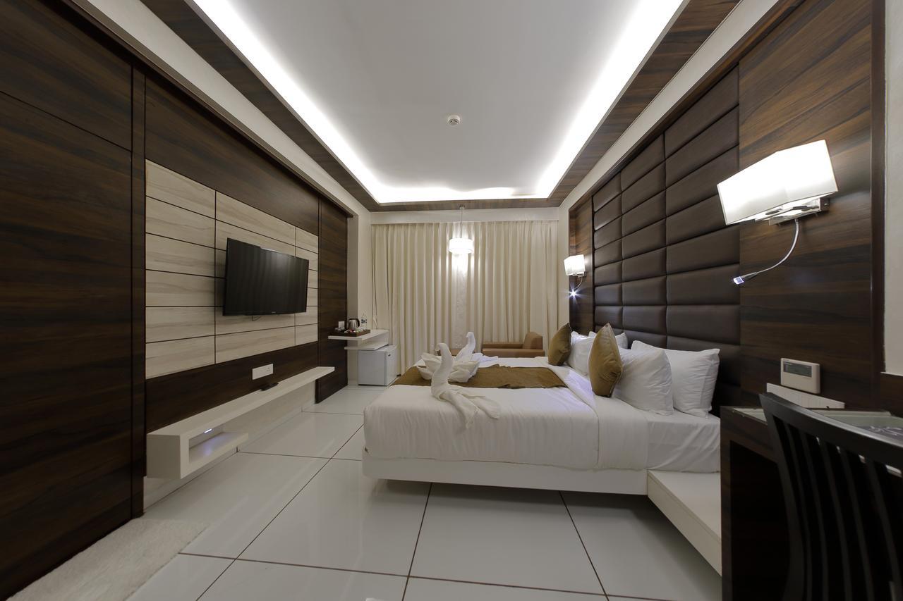 אחמדאבאד Hotel Silver Heights מראה חיצוני תמונה