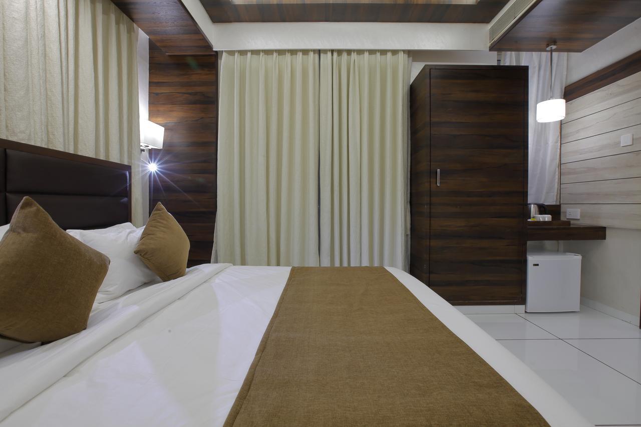 אחמדאבאד Hotel Silver Heights מראה חיצוני תמונה