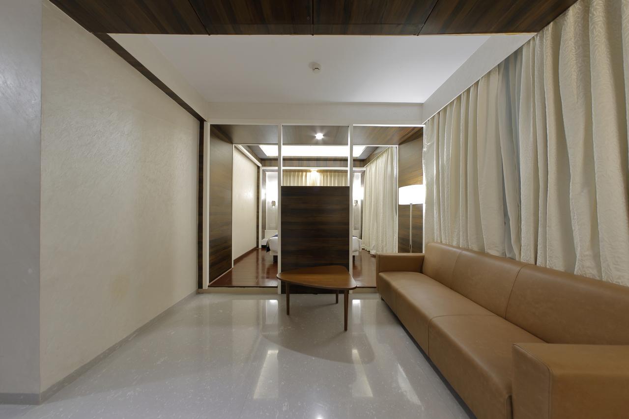 אחמדאבאד Hotel Silver Heights מראה חיצוני תמונה