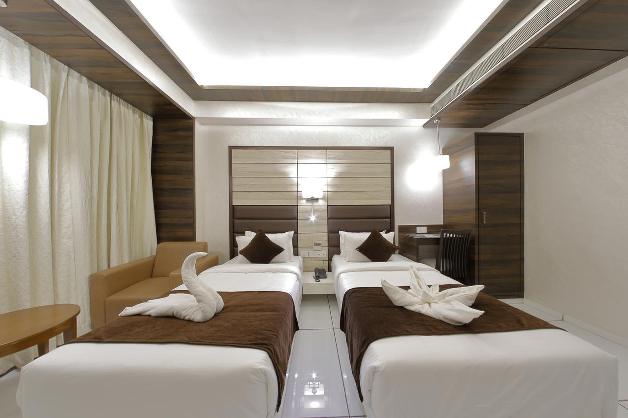 אחמדאבאד Hotel Silver Heights מראה חיצוני תמונה