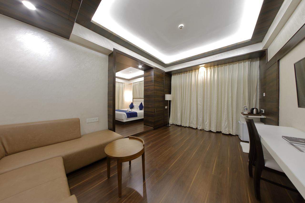 אחמדאבאד Hotel Silver Heights מראה חיצוני תמונה